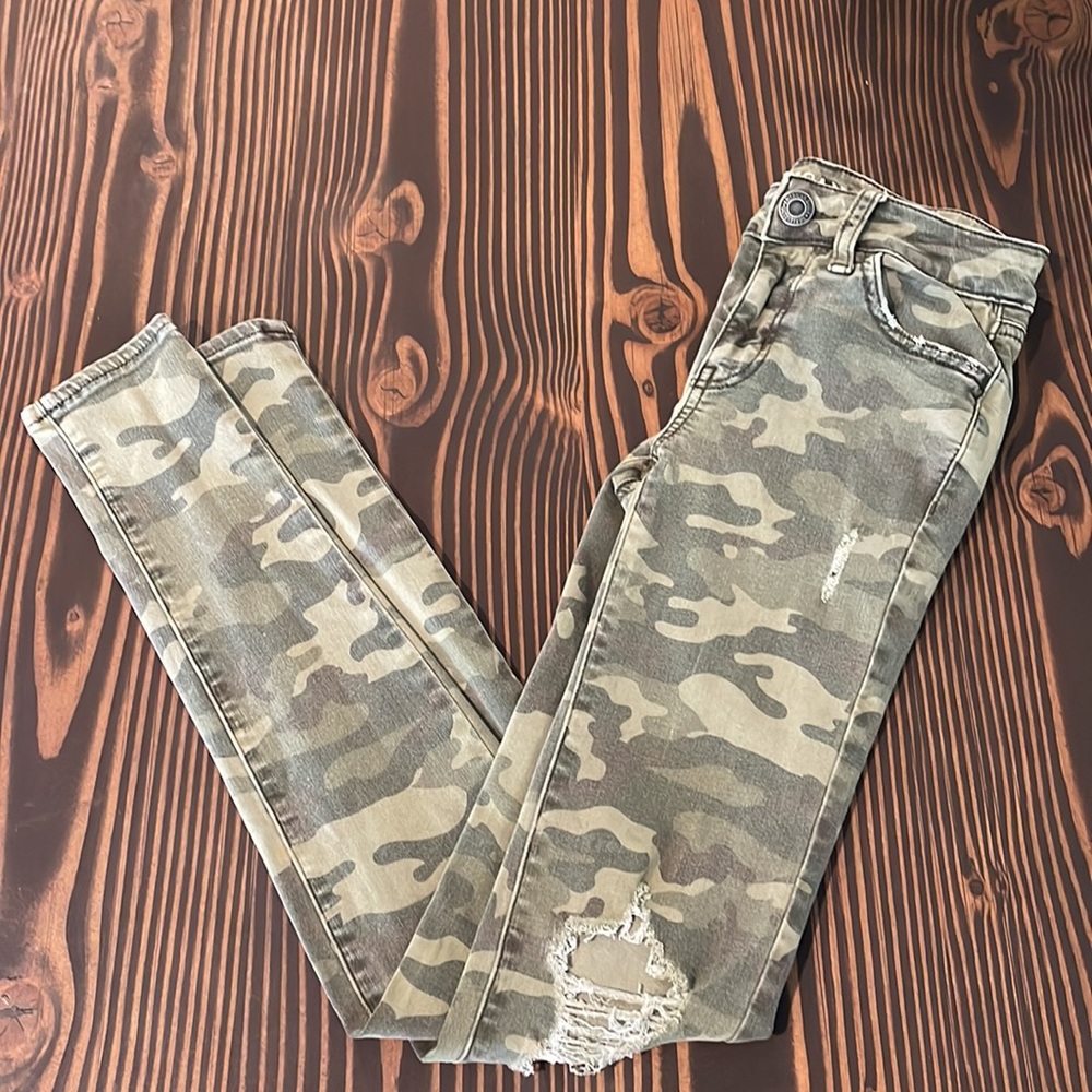 American Eagle Distressed Green Camo Jeans/Jeggings  - Sz 00 Long